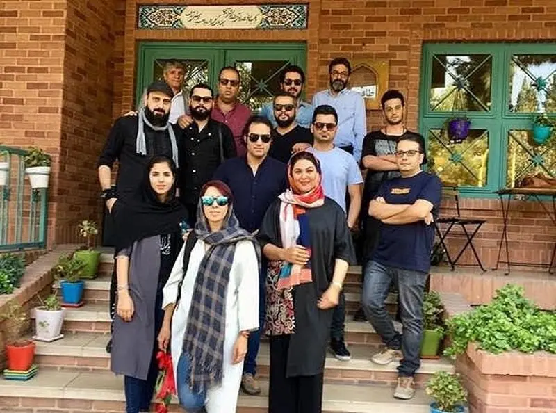 دورهمی بازیگران معروف در رستوران لاله اسکندری و همسرش ساسان !