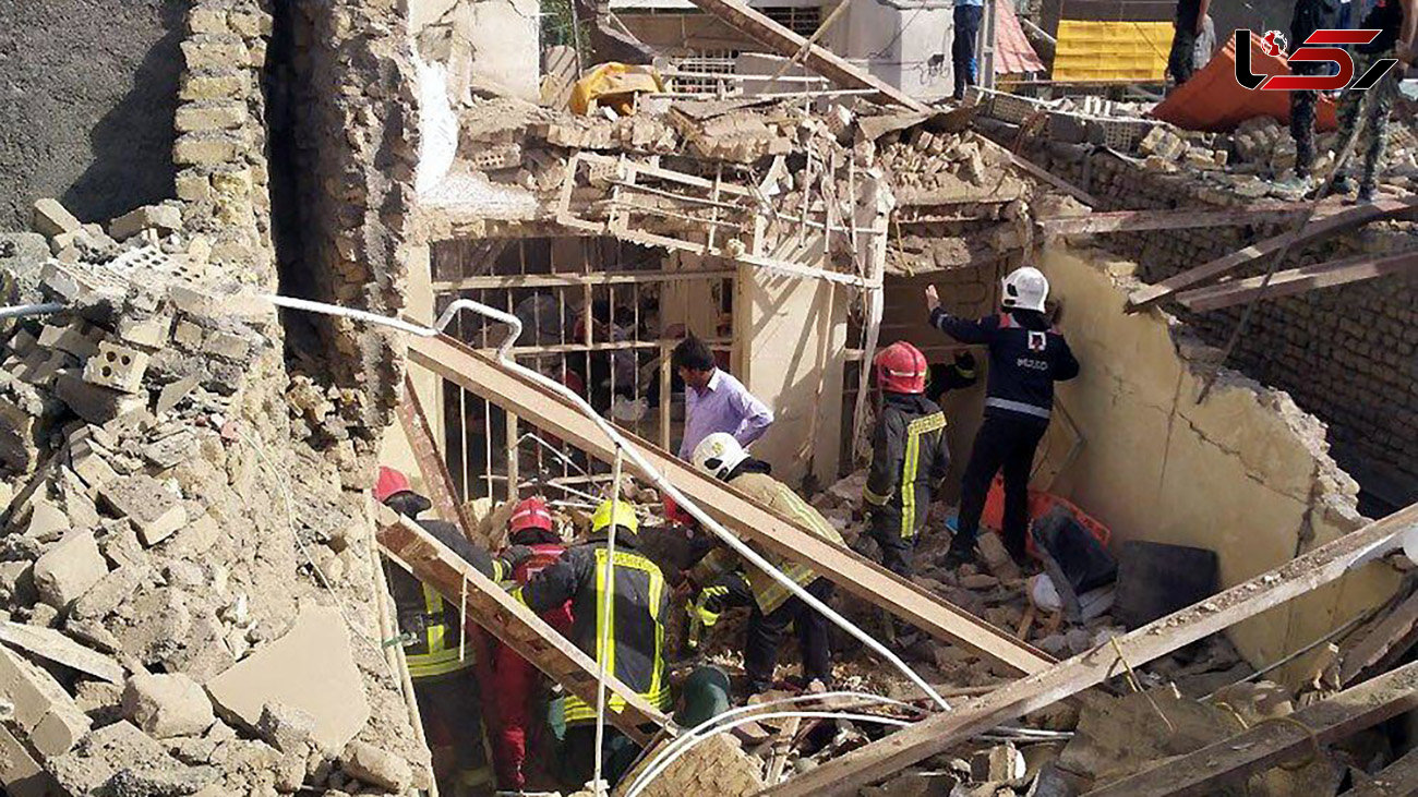 اتفاق وحشتناک در مشهد / زنده به گور شدن یک عده زیر ساختمان آوار شده + عکس