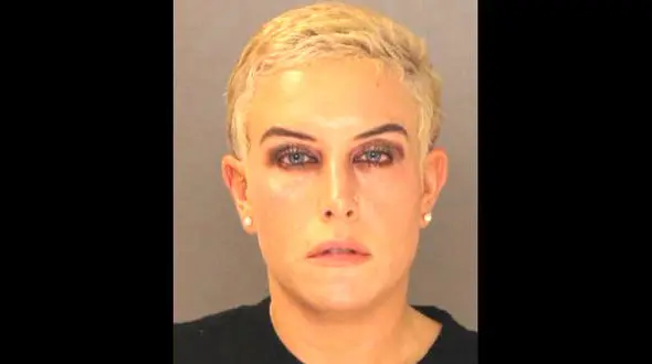 کلاهبرداری کثیف یک زن از مردم به بهانه کمک به بیماران سرطانی + عکس