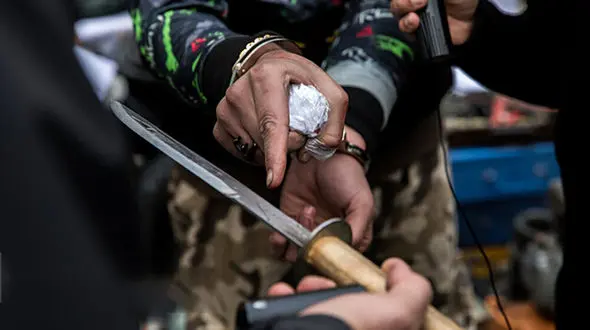 شرورهای یزدی یک آمبولانس را پوکاندن