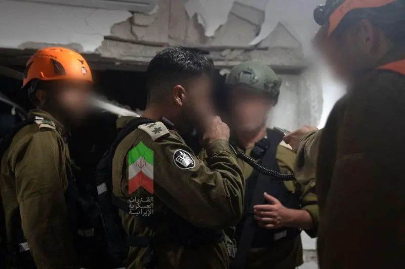 تیم نظامی ویژه ارتش اسرائیل در محل اصابت موشک ایران