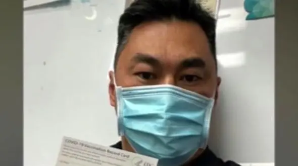 مثبت شدن تست کرونای پرستار آمریکایی پس از تزریق واکسن فایزر + فیلم