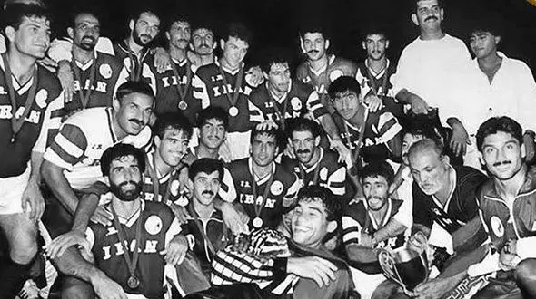 علی پروین هم به استقبال کاروان استقلال پس از قهرمانی در آسیا رفت/ صحبت های پورحیدری و حجازی + فیلم