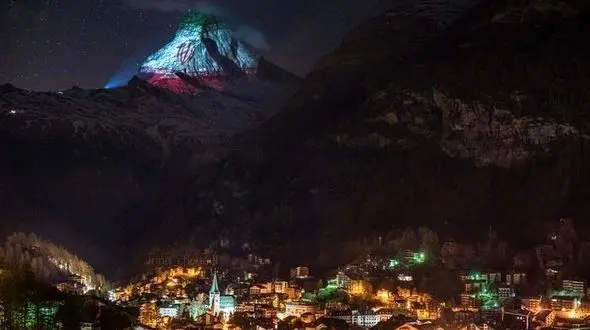 نقش بستن  پرچم ایران روی کوه ماترن هورن سوئیس! + عکس
