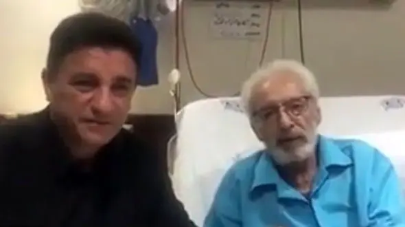  عیادت امیر قلعه نویی از جمشید مشایخی در عاشورای حسینی+فیلم