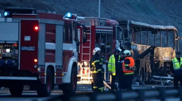 زنده سوختن 45 زن و مرد و کودک در آتش سوزی اتوبوس مسافربری