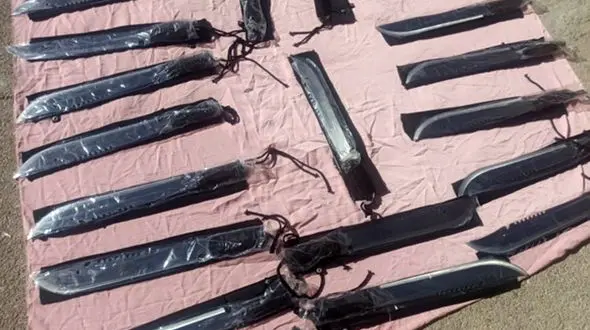 فیلم بزرگترین محموله قمه و چاقو آمریکایی در کهگیلویه و بویراحمد 