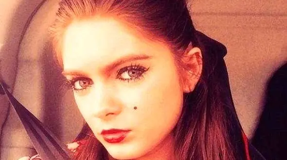 زیبایی این دختر دردسرساز شد/اخراج از کار به خاطر خوشگلی +عکس