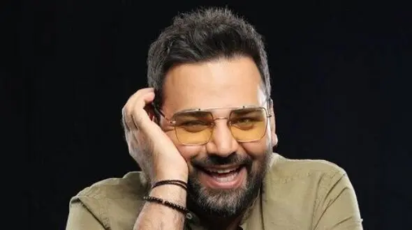 فیلم/ شوخی خنده‌دار احسان علیخانی با لوله‌کش خوش‌ صدا؛ ما آب حوض، شما شیر موز +ویدیو/ سالن رفت رو هوا