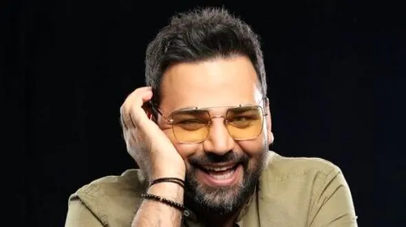 فیلم/ شوخی خنده‌دار احسان علیخانی با لوله‌کش خوش‌ صدا؛ ما آب حوض، شما شیر موز +ویدیو/ سالن رفت رو هوا