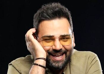 فیلم/ شوخی خنده‌دار احسان علیخانی با لوله‌کش خوش‌ صدا؛ ما آب حوض، شما شیر موز +ویدیو/ سالن رفت رو هوا