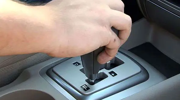 دنده عقب رفتن در بزرگراه‌ها و آزادراه‌ها چقدر جریمه دارد؟