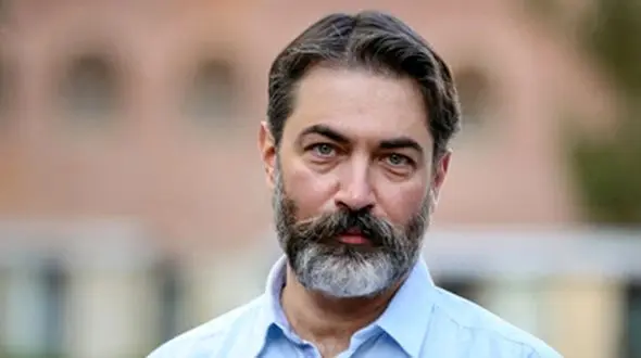 پارسا پیروز فر عکسی از دوران اول ابتدایی اش منتشر کرد +عکس/سنگ تمام آقای بازیگر روز اول مدرسه