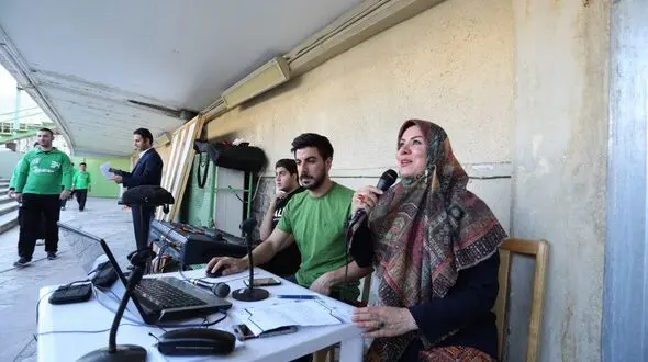 جنجال حضور یک زن دراستادیوم آزادی!+عکس
