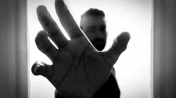 تله سیاه برای نوعروس درخانه مجردی شهرک غرب تهران / او وام می خواست