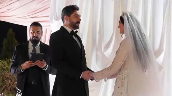 فیلم / مولانا خوانی محمدرضا علیمردانی در عروسی باشکوه مریم مومن با سهیل قاصدی / عشق یعنی گل به جای خار باش عشق یعنی ...