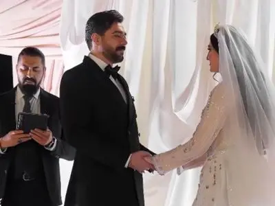 فیلم / مولانا خوانی محمدرضا علیمردانی در عروسی باشکوه مریم مومن با سهیل قاصدی / عشق یعنی گل به جای خار باش عشق یعنی ...