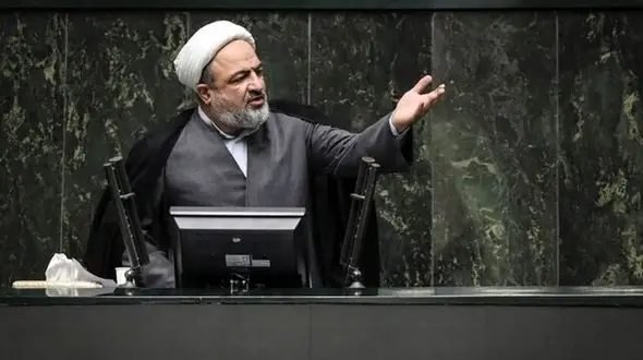 حمله تند رسایی به پزشکیان درباره بنزین!