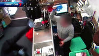 کارمند فروشگاه با یک تفنگ پلاستیکی دزد را فراری داد+عکس