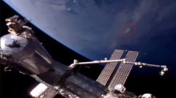 شکار تصویری از پرواز یوفو در فضا + فیلم