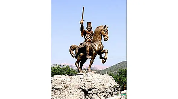 اولین عکس از آرامگاه مخروبه آریو برزن سردار نامی ایران ! 