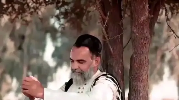 آواز احساسی؛ آهنگ لری روزگار با صدای اسماعیل تژم که حسابی حال دلتو خوب میکنه