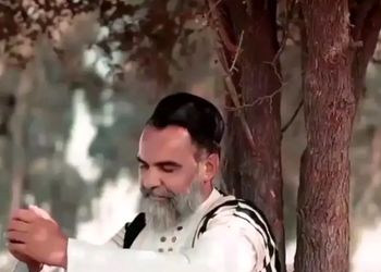 آواز احساسی؛ آهنگ لری روزگار با صدای اسماعیل تژم که حسابی حال دلتو خوب میکنه