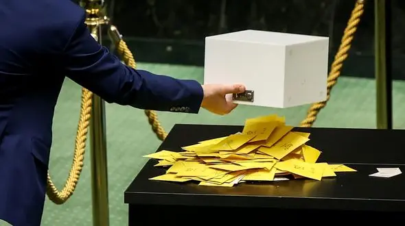 تغییر یکی از دبیران هیئت رئیسه مجلس 