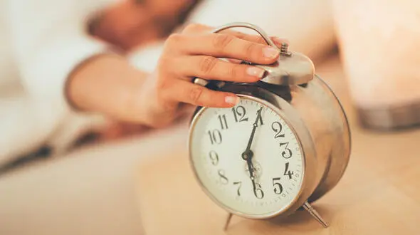 این عادت های صبحگاهی را ترک کنید تا روزتان را با انرژی آغاز کنید