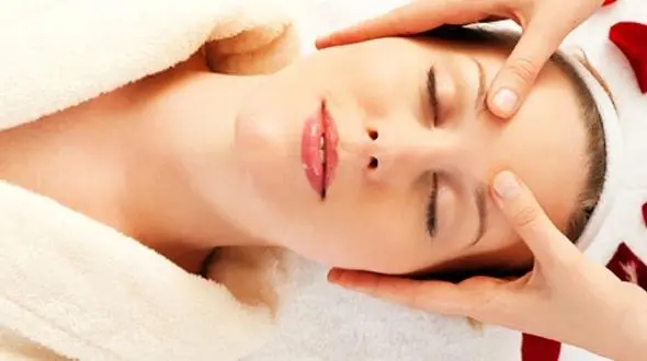 جوانسازی صورت با یک ماساژ ژاپنی ساده