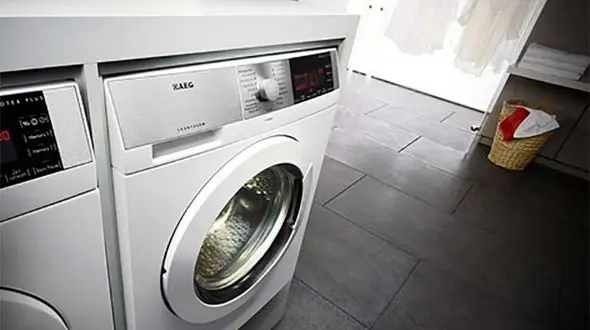 تنبیه مرگبار پسر چهار ساله با حبس کردن او در لباس شویی / دادگاه بیرجند ناپدری و مادرش را محاکمه کرد