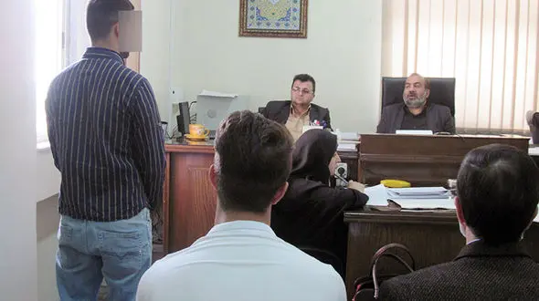 تعرض به زن جوان در داخل خودرو ، 2 پسر را به دادگاه برد + عکس