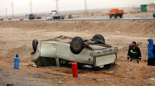 9 زخمی در واژگونی پیکان وانت / کارگران راهی بیمارستان شدند