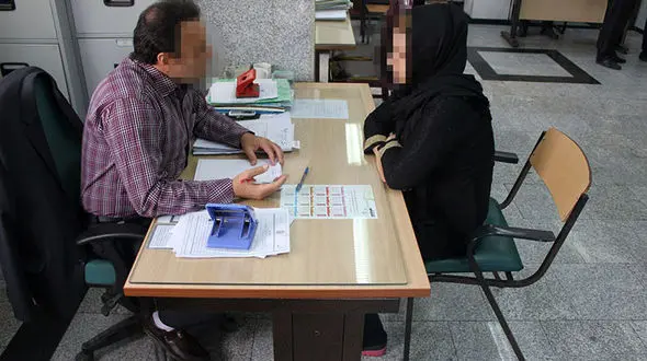 پرستار اتاق عمل به عنوان جراح زیبایی زنان را در مطب جراحی می کرد! +عکس