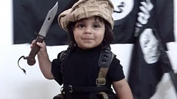 پسر سرکردگان داعش با نارنجک‌ خود و مادرش را کُشت