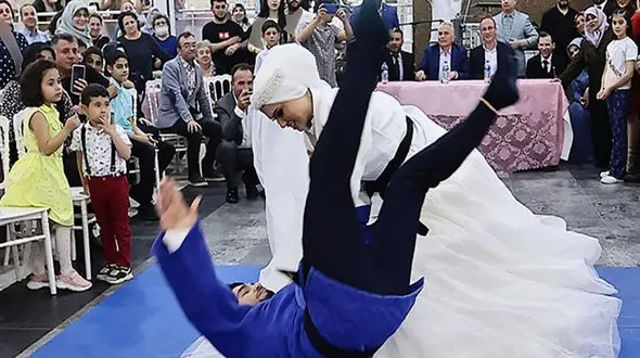 طلاق فوری عروس از زیباترین داماد تهرانی ! / دختران دور داماد می چرخیدند !