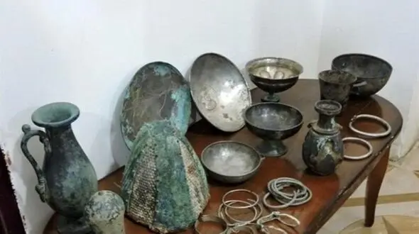بازداشت مرد گنج دوست قبل از آب کردن عتیقه ها / در لرستان رخ داد