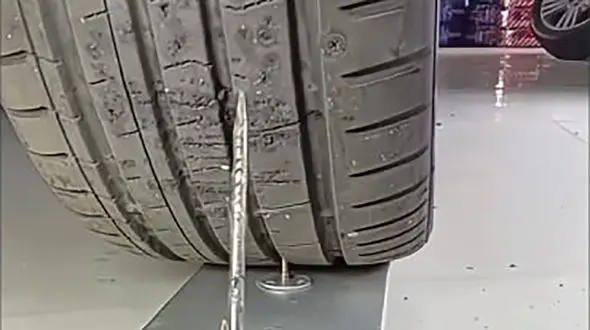 این تایر هیچ‌ وقت پنچر نمی شود + فیلم