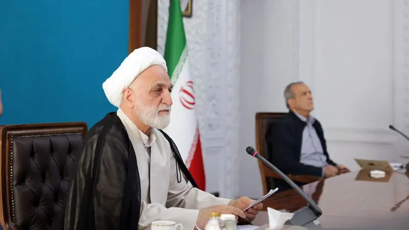 نشست مسعود پزشکیان رییس جمهور و حجت الاسلام محسنی اژه ای رییس قوه قضائیه هم‌اندیشی با اعضای مجمع کارآفرینان ایران
