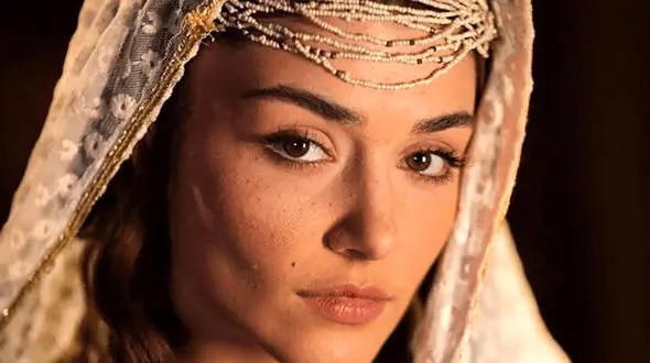 رونمایی از مادربزرگ زیبای هانده ارچل بازیگر سریال مست عشق؛ وقتی خوشگلی رو از مامان بزرگت به ارث میبری/ خدا شانس بده والا