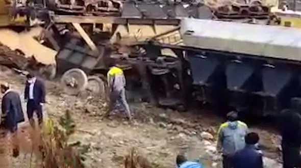 اولین فیلم از صحنه خروج قطار در ریل سوادکوه 