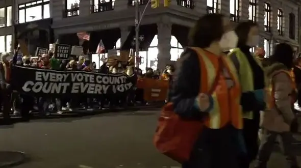 تظاهرات در 4 ایالت آمریکا علیه ترامپ