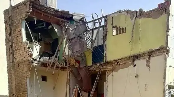 ریزش هولناک یک ساختمان در خیابان خاوران