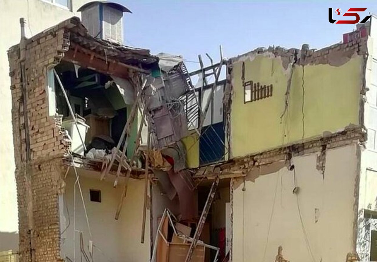 ریزش هولناک یک ساختمان در خیابان خاوران