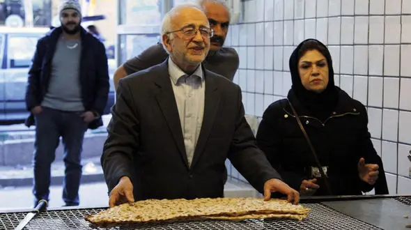 دختر نبوی : همسرم متولد یک کشور غربی است اما به حوزه علمیه رفت / همسرنبوی : حاج آقا هدیه بخر نیست  