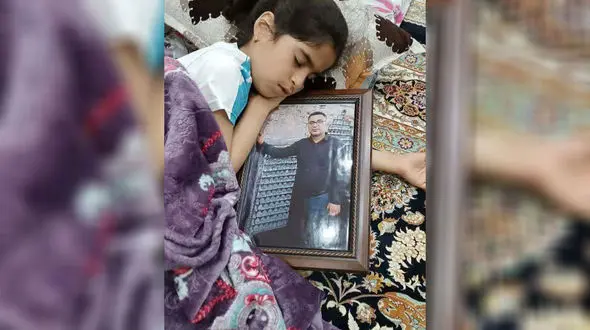 عشق ماندگار مهسا 9 ساله برای پدر شهیدش + عکس