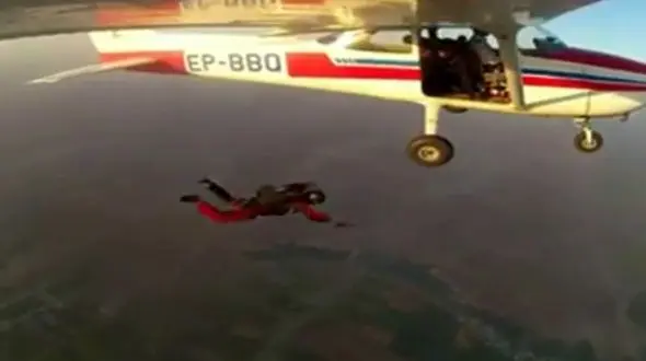 فیلم لحظه پرش از ارتفاع اولین دختر پرنده ایرانی! + عکس