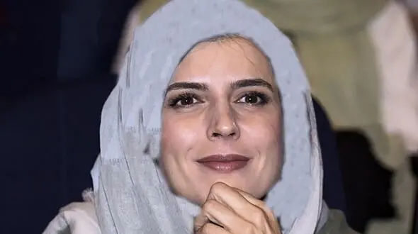 عکس خانوادگی لیلا حاتمی در کنار همسر و فرزاندانش