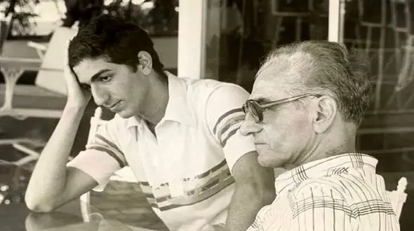 سفر به ایام قدیم سال ۱۳۵۲؛ آموزش اسب سواری به رضا پهلوی توسط پدرش در سوئیس