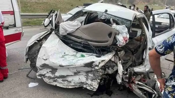 تصادف هولناک کامیون با پژو در سمنان / 3 نفر در دم جان باختند